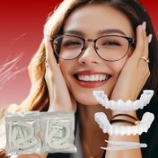 Resim Altı parça seti, iki üst diş, iki alt diş ve iki tıraş makinesi içerir. Plastikten yapılmıştır, giydirme ve sökme kolaydır, erkekler ve kadınlar için uygun, Noel partileri ve tatil seyahatleri için dekoratif araçlar olarak kullanılabilir, kokusuz ve tüy içermez, pil gerektirmez. 