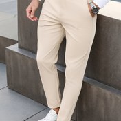 Resim Erkekler için Dar Kesim Günlük Pantolon, Eğik Cepli, Kırışmaz Kumaş, Bej Düz Renk, Düz Bel Bandı, Çok Yönlü Stil, Her Mevsime Uygun, Minimalist Tasarım, Pürüzsüz Dokulu 