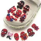Resim 12 parça/1 set Orijinal lisanslı MARVEL Spider-Man Serisi delikli terlikler, sevimli çizgi film desenleri, PVC yumuşak yamalar, çıkarılabilir plaj ayakkabıları ve terlik süslemeleri, çocuklar için hediye 