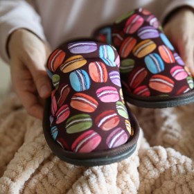 Resim Chochili Erkek Macaron Desenli Yumuşak Tabanlı Ev Terliği 