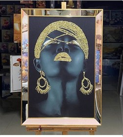 Resim Ayna Çerçeveli Kanvas Tablo Altın Simli Küpeli Afrikalı Kadın 