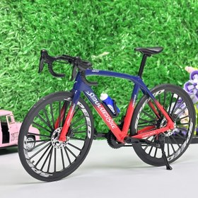 Resim 1 adet 1:8 Ölçekli Bisiklet Modeli - Gerçekçi Alaşım Bisiklet, Kırmızı ve Siyah Detaylar, Detaylı Çerçeve ve Tekerlekler, Ev Dekoru, Doğum Günü Hediyesi veya Koleksiyonluk Gösterim için Mükemmel - Dayanıklı Metal Yapı, Bisiklet Dekoru, Koleksiyonluk Gösterim, Şık Ev Aksesuarı, Yüksek Kaliteli El Sanatları 