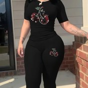 Resim Kadın Kırmızı Vücut Sıkı Jumpsuit ile Kiraz Baskı - Esnek, Kısa Kollu, Yuvarlak Yaka Rahat Spor Giyim Seti Bahar ve Sonbahar, Rahat Spor Giyim | Eğlenceli Baskı Jumpsuit | Esnek 
