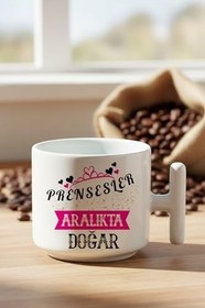 Resim Pembe Taçlı Prensesler ..Ayında Doğar Baskılı Doğum Günü Hediyelik T Kulplu Latte Fincan Kupa Bardak, QB1L8268-12ARALIK 