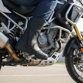 Resim Ebakbak Motosiklet Botu Uzun Model Turing Korumalı Siyah Su Geçirmez Doğal Kauçuk Taban 