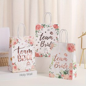 Resim 5 Adet Şık Altın Folyo 'Takım Gelin' Tote Çantaları - Çiçek & Çimen Tasarımı, Düğün Partisi Hediyelikleri için Kraft Kağıt Hediye Çantaları, 21.08x14.99x7.87 cm 