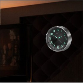 Resim Fosforlu Gece Görünen Metalik Çerçeve Sessiz Kayar Duvar Saati Çok Renkli 