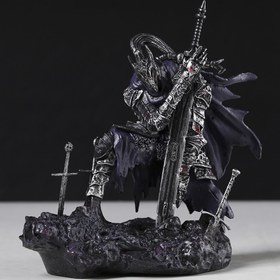 Resim 14.65 cm Koyu Fantazi Oyun Karakter Figürü - Detaylı Zırh ve Kılıç Tasarımlı PVC Koleksiyon Heykeli, Mor Tabanlı, Masaüstü Sergileme veya Rol Yapma Tutkunları İçin İdeal, Video Oyun Heykeli 