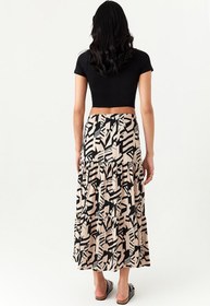 Resim Select Moda Kadın Bej Geometrik Desenli Uzun Etek 