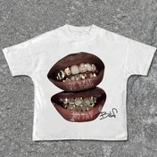 Resim Şık Yazlık Kadın T-Shirt, Cesur Altın Dişler & Kırmızı Dudaklar Baskılı - Rahat Kısa Kollu Yuvarlak Yaka, Yumuşak Polyester Karışımı, Makinede Yıkanabilir, Beyaz, Trendy Kıyafetler İçin Mükemmel, Trendy Sokak Giyimi | Grafik Ön Baskı | Esnek Kumaş 