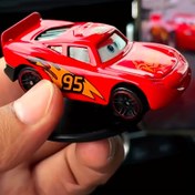 Resim 1 Adet Cars Lightning McQueen Dökme Metal Araç İçi Dekor Seti - Dinamik Tabanlı ve Gösterge Panel Aksesuarı ile Resmi Lisanslı Kırmızı Yarış Arabası Temalı Panjur Süsü, Yatak Odası veya Oyun Odası İçin - Diğer Araçlarla Uyumlu 