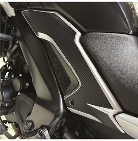 Resim Bajaj Dominar Orta Şase Üstü Plastik Karbon Kaplama Sticker Etiket Modeli 