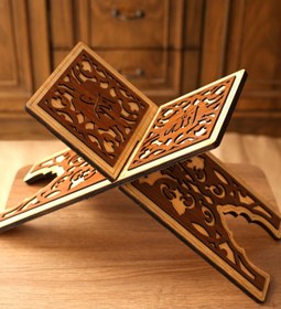 Resim Genel Markalar Kişiye Özel Ahşap Oyma Desenli Orta Boy Dekoratif Kur'an-ı Kerim Rahlesi 