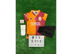 Resim 4'lü Set S.a.r.-A../ Galatâsarây'' 2025/2026 Yeni Sezon Sarı Kırmızı Çocuk Forma Şort Çorap Bileklik 