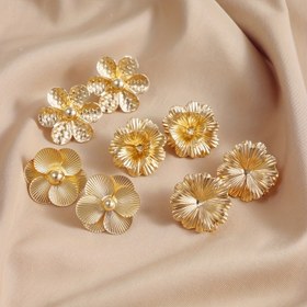 Resim Kadınlar için 4 Çift Abartılı Retro Havalı Stil Kişiselleştirilmiş Dış Ticaret Altın Metal Çiçek Küpeler ve Çiviler 