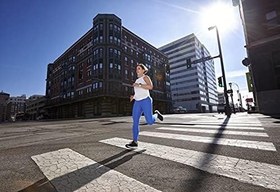 Resim Garmin Forerunner 55 – GPS koşu saati, 1,04 inç (1,04 inç) her zaman açık renkli ekran, günlük antrenman önerileri, çalışma süresi tahmini, 15 spor uygulaması ve 14 güne kadar pil ömrü. Beyaz 