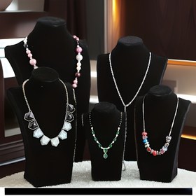 Resim Premium Siyah Kadife Kolye Sergi Standı - Yüksek Kaliteli Takı Saklama Kutusu, Kolyeler, Küpeler ve Bilezikler İçin Uygun - Şık Masaüstü Takı Tutucu, Ev Dekoru, Mağaza ve Butik Takı Sergileri için İdeal 