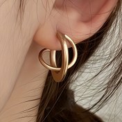 Resim Kadınlar için Zarif Altın Tonlu Bağlantılı Kalp Halka Küpeler - Minimalist Tasarım, Günlük Kıyafet ve Partiler için Mükemmel, İdeal Noel ve Sevgililer Günü Hediyesi, Parti Aksesuarları | Sofistike Stil | Cilalı Bitiş, Yenilikçi Küpeler 