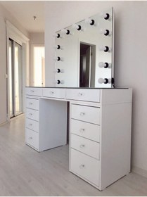 Resim senerdizayn makyaj masası ve ışıklı ayna 