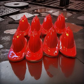 Resim 8 adet Kırmızı Plastik İtfaiye Şapkası - Sahne Aksesuarları, Oyun Performansları, Doğum Günü Partileri, Oyun Etkinlikleri, Rol Yapma Parti Aksesuarları için Uygun 