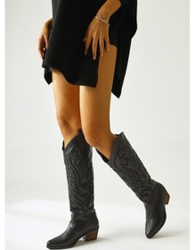 Resim Dani Siyah Nakış Detaylı Sivri Burunlu Western Çizme 001 