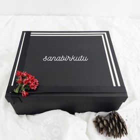Resim Sana Bir Kutu Büyük Boy Sert Mukavva Siyah Renk Hediye Kutusu Kırpık Kağıt ve Kapak Süsü Dahil (25X30X12) 