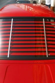 Resim Çiftsüren Oto Aksesuar Oto Arka Cam Kırmızı Jaluzi Perde 