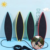 Resim Küçük bir surfer, parmaklarınızla kontrol edilebilen, dış arabalar pencereleri, shallak sular ve surfer becerilerini pratik etmek için ideal. 