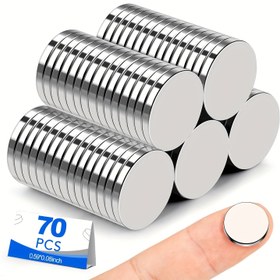 Resim 70 adet küçük yuvarlak mıknatıs, aile yatak odaları için uygun, oturma odası buzdolabı mıknatısları, araç odasında küçük araçların asılması ve yerleştirilmesi, ofiste çeşitli iş notlarının makul ve güzel bir şekilde yerleştirilmesi 