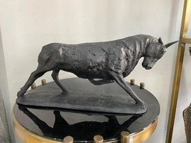 Resim Boğa Heykeli Biblo 