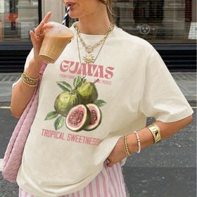 Resim Kadınlar için Büyük Boy Nar Desenli T-Shirt - "FARM VE PIERCE'DEN GUAMAS" Grafik, Rahat Kısa Kollu, Yumuşak Polyester Karışımı, Pembe ve Beyaz Tasarım, Yaz Kıyafetleri için Mükemmel, Rahat Yaz Giyimi | Grafik Baskılı Tee | Rahat Stil 