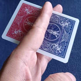 Resim Gerçek Renkler Sihirbazlık Numaraları Mavi'den Kırmızıya Kart Arka Renk Hileleri Sahne Değiştirme Magia Sihirbaz Yakın Plan Sokak İllüzyonları Mentalizm 