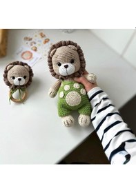 Resim Amigurumi El Yapımı Aslan İkili Takım Yeşil Tulum Detaylı 