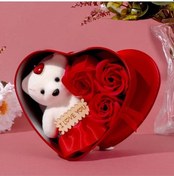 Resim Kırmızı Kalp Kutu Ayıcık Ve Güller Sevgiliye Özel Hediye Kalp Kutu Güllerle Beraber Ayıcıklı 17cm 