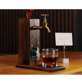 Resim Bk Gift Kişiye Özel Kabartma İsimli Tarihli Sailboat Tasarımlı Musluklu Ceviz Ahşap Şarap Standı-2, Viski Çeşmesi, Babaya Hediye, İçecek Dispenseri Bi 