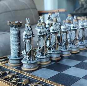 Resim Historical Chess Set with Decorative Board, Medieval Chess Set with Detailed Warrior Pieces, Antique Look Chess Set with Medieval Figures - Object-2 