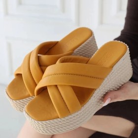 Resim Lux Shoes Dolgu Topuklu Ortopedik Taban Hasır Görünümlü Çapraz Kadın Terlik 
