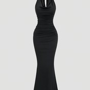 Resim Elegant Long Dress, V-Neck ve Backless Tasarımıyla, Halter Neck ve Pleated Detaylarıyla Özelliktedir. 