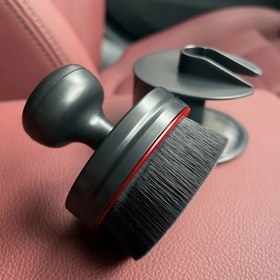 Resim Premium Vegan Parlak Uygulama Fırçası ve Detay Fırçası Tutucu ile - Dayanıklı Ergonomik Sap, Yumuşak Kıllar Araba Detayı için Temizlik - Siyah/Kırmızı Tasarım, Otomotiv Detaylandırma | Şık Sap Tasarımı | Vegan Malzeme, Araç Fırçası 