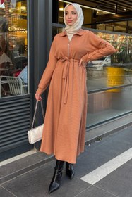 Resim Tesettür Diyarı Fitilli Örme Kumaş Fermuar Detaylı Tesettür Elbise-Camel 