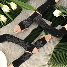 Resim Bir çift kadın elmas örgü kol kılıfı, rahat, nefes alabilir, esnek, ilkbahar ve yazda güneş koruması için uygun, sonbahar ve kış için sıcak, dışarı çıkmak, partiler ve sürmek için mükemmel. Kadınlar için ideal Sevgililer Günü hediyesi, Karnaval / Mardi Gras / Maskeli Balo 