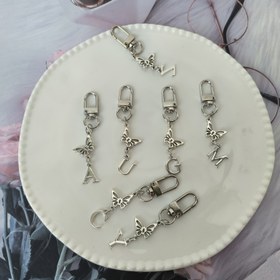 Resim 1 adet Kişiselleştirilmiş Kelebek Alfabe Anahtarlık - Alaşımlı, Karabina Klipsi, Çantalar ve Cüzdanlar için İdeal, Mükemmel Doğum Günü Hediyesi veya Tatil Hediyesi, Günlük Taşıma, Kelebek Şansları 