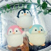 Resim Sevimli Penguen Figürü ile Üç Renkte Sıkıştırılabilir Oyuncaklar; Çocukların Bilişsel Gelişimi, Ebeveyn-Çocuk Etkileşimi, Güvenli Malzemelerden Üretilmiş, Hem Yetişkinler Hem de Çocuklar İçin Eğlenceli, Hediye Olarak Verilebilir. 