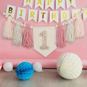 Resim 1 Adet El Yapımı Boho Duş Çelengi - Pastel Pembe ve Altın Renkli Tüylü Şeritlerle Numaralı İlk 1. Yaş Partisi Balon Şeklinde Kemer Dekorasyonu, Yuvarlak Bayraklı Hafif Kumaş Asma Süs (Pastel Rengeler: Pembe, Mavi, Beyaz, Altın) Kolay Kurulumlu Bahar/Yaz İçin Doğum Günü Teması, Şimşek Veya Boncuk içermez 