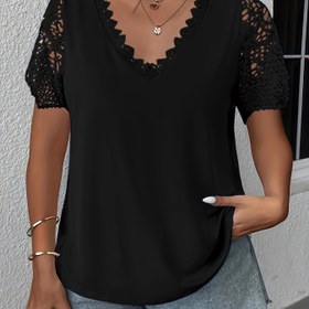 Resim Büyük Beden Kadınların Şık V-Yaka T-Shirt'i, Bahar ve Yaz İçin Mükemmel. 