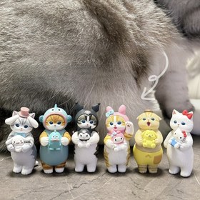 Resim 1 adet/6 adet "SANRIO" yenilikçi oyuncak koleksiyonu mini süsler, "Hello Kitty" "Kuromi", minyatür heykeller, masaüstü süsleri, sürpriz hediyeler, araba süsleri, ev dekorasyonu, mezuniyet sezonu 