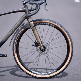 Resim ENLEE Hızlı Açılır Ön/Arka Tekerlek Çamurlukları - Sağlam PC/Naylon Her Mevsim Bisiklet Çamurluğu, 7 Adet Montaj ve Sökme Aracı, 700x32-50mm Gravel/Yol Lastiği ile Uyumlu, Disk Frenler (V-Fren Değil) İle, Şehir içi, şehirlendirmesi, şövalye bisikletleri İç İdeal Çözüm 