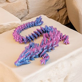Resim 1 adet 3D Baskılı Taşlı Ejderha Figürü - Canlı Pembe'den Mor Gradyanı, Iridiscent Plastik Masa Dekoru, Yatak Odası ve Ofis için İdeal, Halloween, Noel, Babalar Günü için Mükemmel Hediye, Ejderha Dekoru 