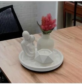Resim Dekoratif Çizgili Pampas Vazo, Sarılan Çift, Geometrik Mumluk ve Yuvarlak Stand 