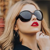 Resim 1 Adet Kadınlar İçin Büyük Gözlük, Hafif Polikarbonat Çerçeve ve Plastik Menteşeli - Günlük Kullanım için Şık Aksesuar, Modern Gözlükler, Yüksek Kaliteli Lensler, Stil Bilincine Sahip Kadınlar İçin Moda Gözlüğü 